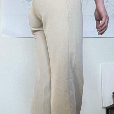Pantalon en tissu beige élégant – intemporel et près du corps