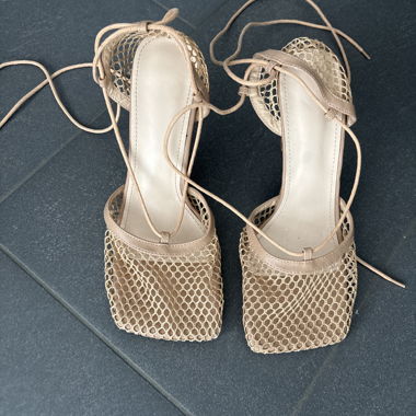 Beige high heels with mesh and lacing