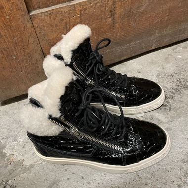 UGG Sneakers 