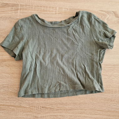 Kurzes, enges T-Shirt