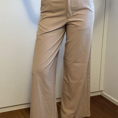 Pantaloni larghi