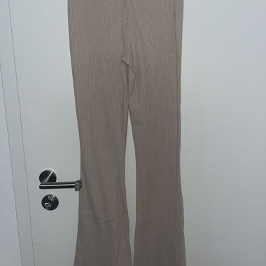 Beige Schlaghosen