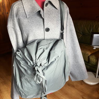 Uniqlo grey shoulder bag with drawstring
