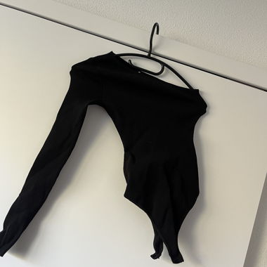 Black One-Shoulder Top