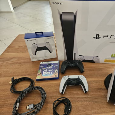 Playstation 5 Disc edition & Astrobot