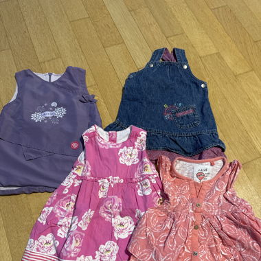Lot robes bébé taille 9 mois