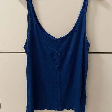Top in viscosa blu