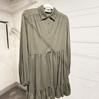 Olivgrünes Hemdblusenkleid