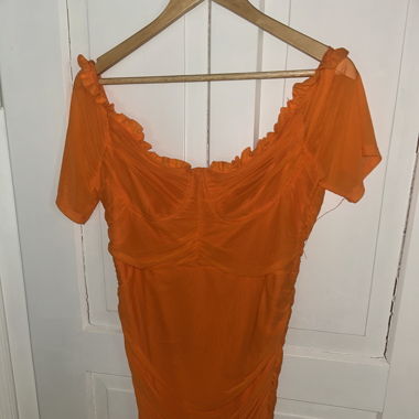 Das kleine orange.. sehr körperbetont