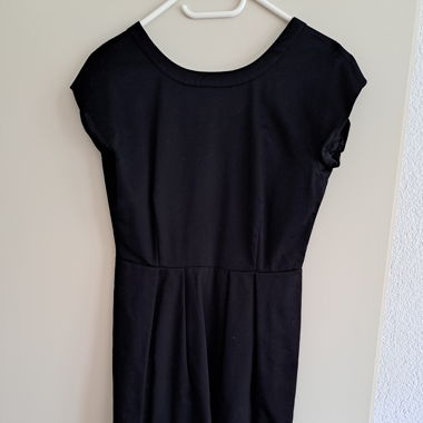 Schwarzes Kleid 