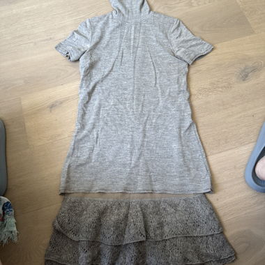 Grau-beigenes Kleid