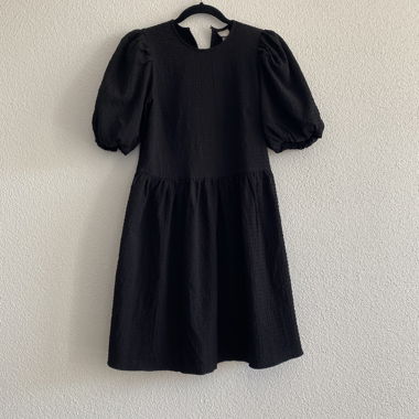H&M schwarzes kurzes Kleid mit Puffärmeln Grösse S