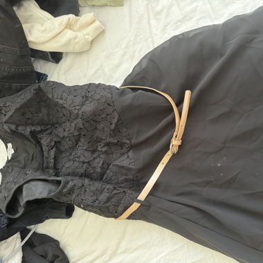 Schönes schwarzes Kleid