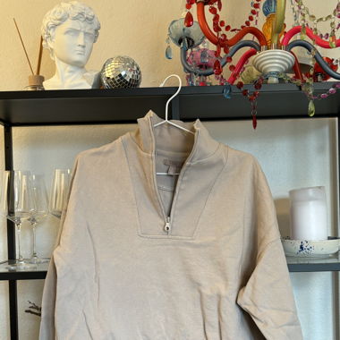 Perfekter Pullover für Sommerabende
