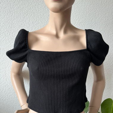 süsses schwarzes Crop-Shirt