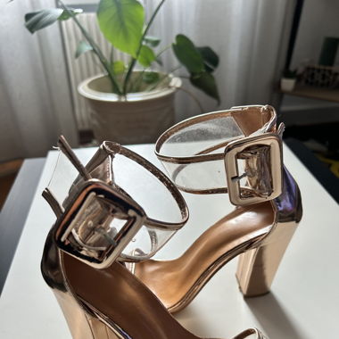 Talon doré chic 