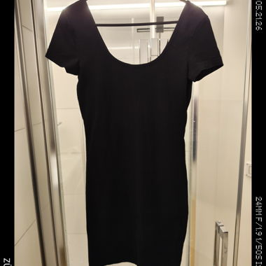 Schwarzes Minikleid