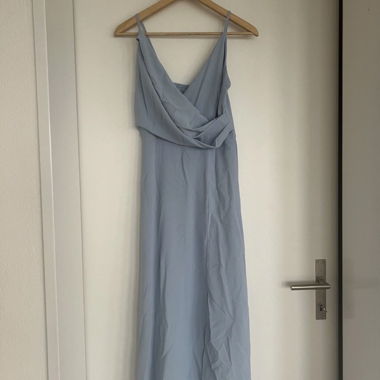 Robe bleu clair à bretelles jamais portée