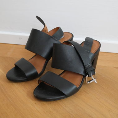 Black Women’s Heeled Sandals