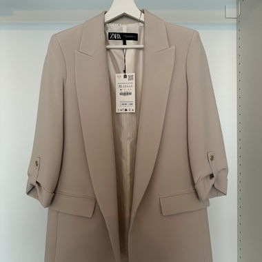 Beiger ZARA-Blazer mit 3/4-Ärmeln