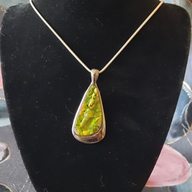 Necklace with Mother-of-Pearl Pendant - Lia Sophia