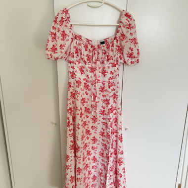 Floral puff-sleeve dress
