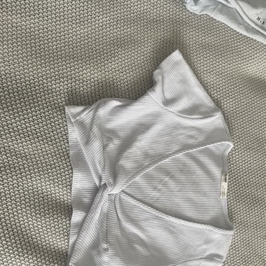 Crop Top mit Ausschnitt