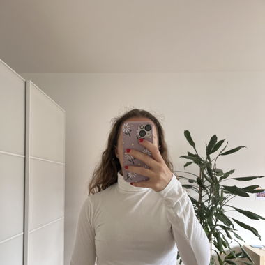 Turtle neck white