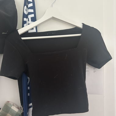Schwarzes Top