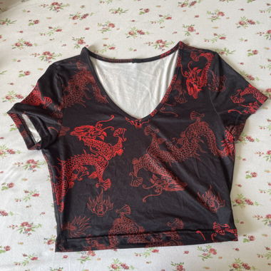 T-shirt noir au dragon