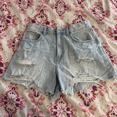 Hellblaue destroyed Jeansshorts Gr. 38