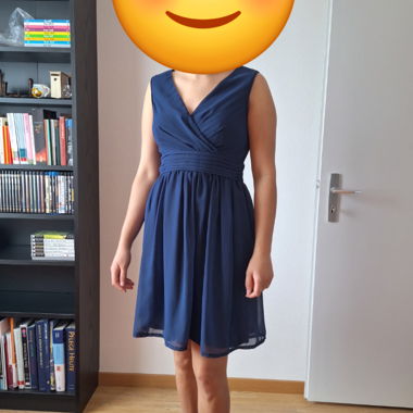 Dunkelblaues Kleid
