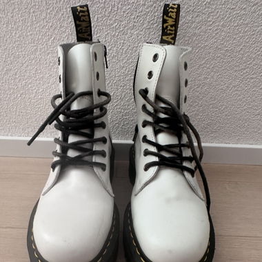 Weiße Dr. Martens Jadon – Plateau Boots (Größe 40)