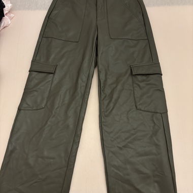 Olivegruene Cargo-Hose