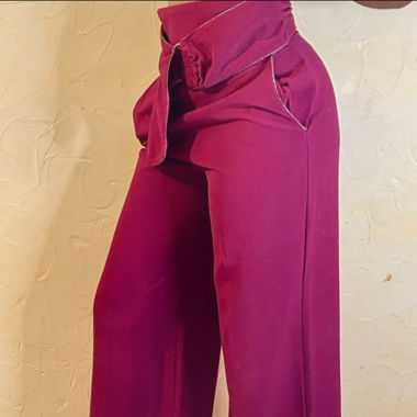 Violette Hose mit hoher Taille