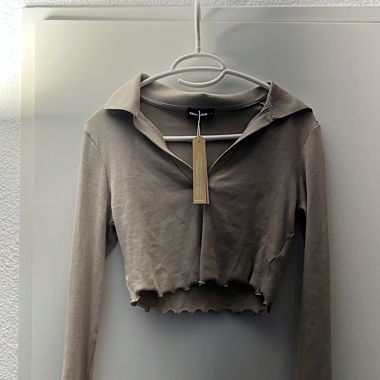 8 Verschiedene Langarm-Shirts 