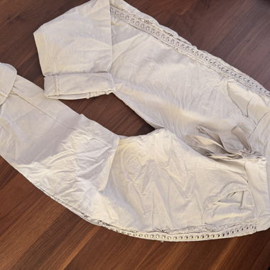 Pantaloni beige in pizzo