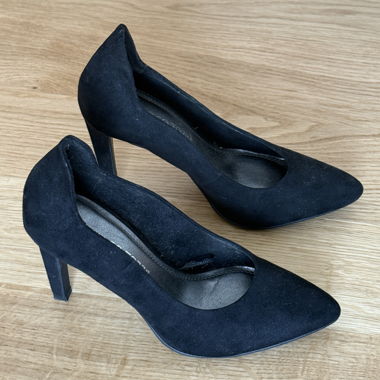 Schwarze Marco-Tozzi-Pumps T35