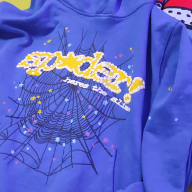 Sweat à capuche bleu avec imprimé toile d'araignée