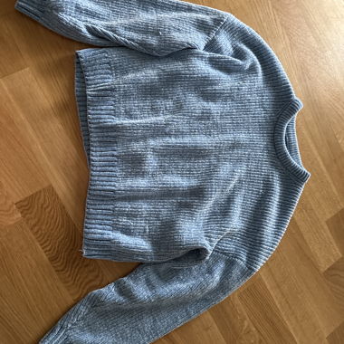 Maglione di maglia azzurro chiaro