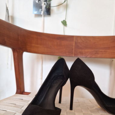 Spitze, schwarze Pumps Gr. 41, Wildlederoptik