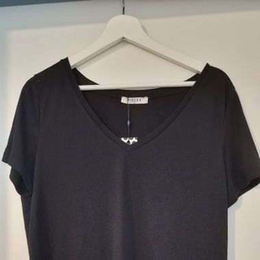 Schlichtes schwarzes Shirt