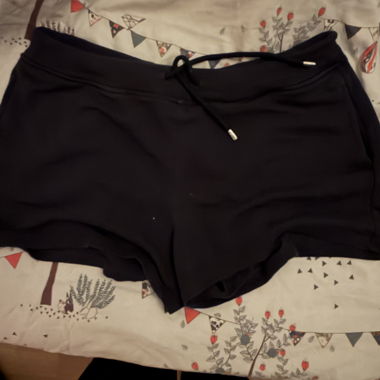 Short noir à cordon