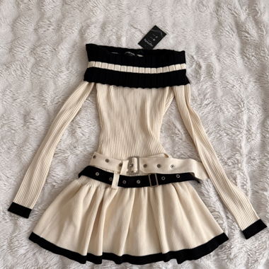 Robe skater en maille côtelée épaules dénudées avec ceinture