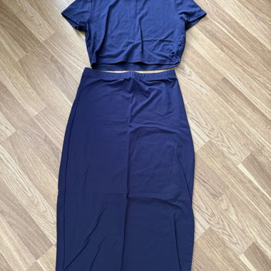 Set crop top blu scuro e gonna lunga