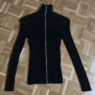 Maglione con zip nero a coste