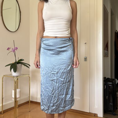 Midi-Rock aus Satin in Blau