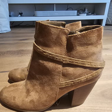 Boots mit Absatz