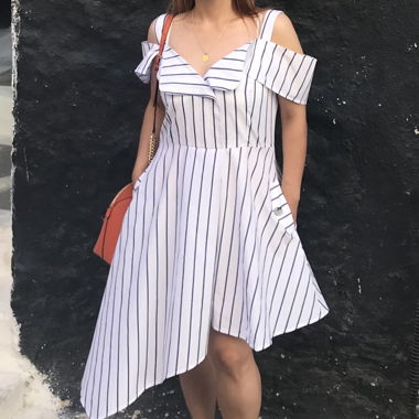 Robe asymétrique à rayures bleues et blanches, T38