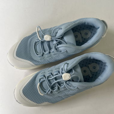 Blaue Mesh-Sneaker